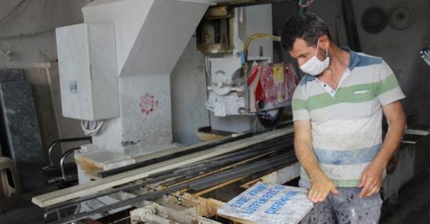 Mezar Taşları ile Koronavirüse Karşı Uyardı