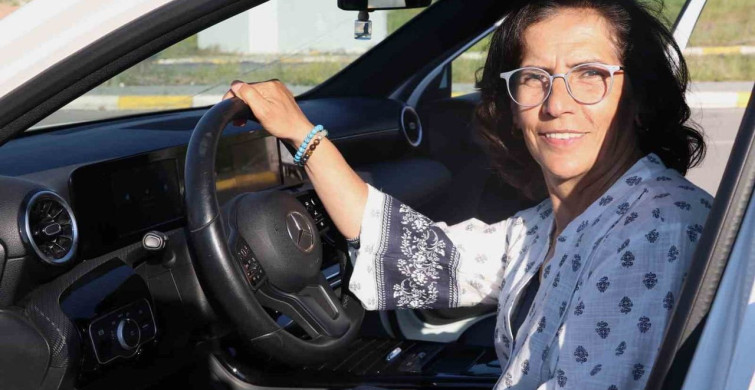 Mezarını ziyaret edebilmek için 56 yaşında ehliyet aldı, sevincini Kafkas dansıyla kutladı