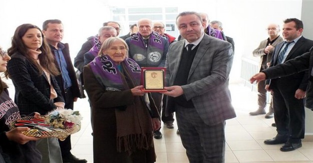 Mezun Olduğu Okula Ablası Adına Coğrafya Sınıfı