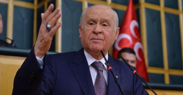 MHP, Genel Başkan Devlet Bahçeli'nin Kalpaklı Pozunu Paylaştı