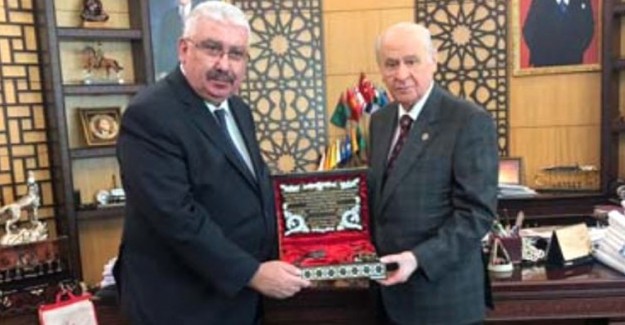 MHP Genel Başkan Yardımcısı Semih Yalçın, Devlet Bahçeli'ye Silah Hediye Etti