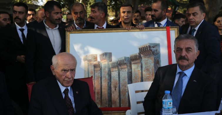 MHP Lideri Bahçeli Ahlat'ta Partililerle Buluştu