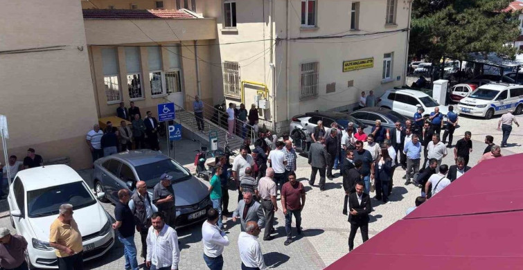 MHP Sivrihisar İlçe Başkanlığı’nın yeni hizmet binası açıldı