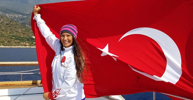Milli Dalgıç Derya Can Yeni Rekora İmza Attı!
