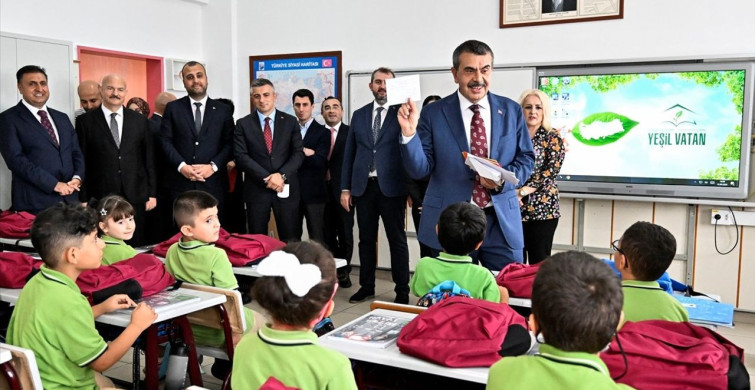 Milli Eğitim Bakanı Tekin, Atatürk İlkokulu Öğrencilerini Ziyaret Etti