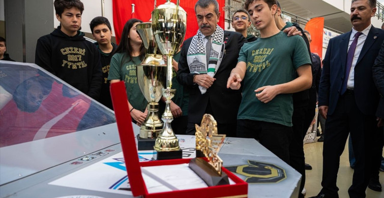 Milli Eğitim Bakanı Tekin, Cezeri Yeşil Teknoloji Lisesi'nde Kermes Ziyareti Yaptı Milli Eğitim Bakanı Tekin, Cezeri Yeşil Teknoloji Lisesi'nde Kermes Ziyareti Yaptı