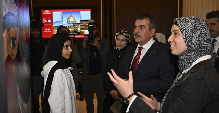 Milli Eğitim Bakanı Tekin, Filistinli Öğrencilerin Resim Sergisini Ziyaret Etti