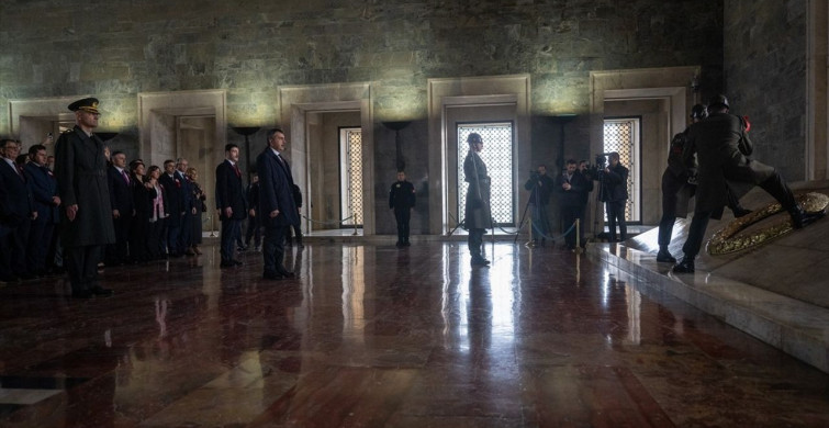 Milli Eğitim Bakanı Tekin, Öğretmenler Günü'nde Anıtkabir'i Ziyaret Etti