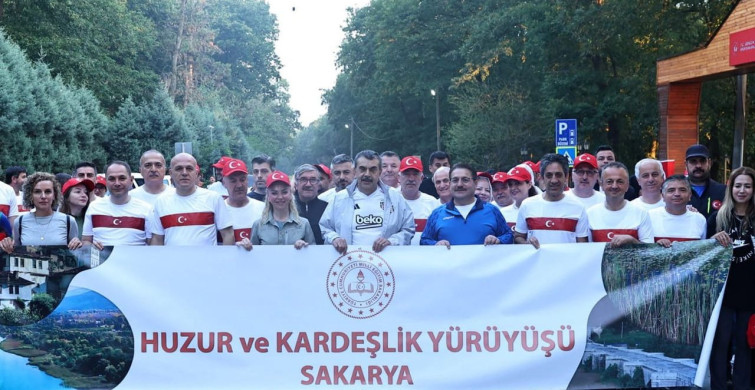 Milli Eğitim Bakanı Tekin, Sakarya’da huzur ve kardeşlik yürüyüşüne katıldı