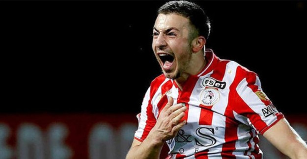 Milli Futbolcu İngiltere'ye Transfer Oldu