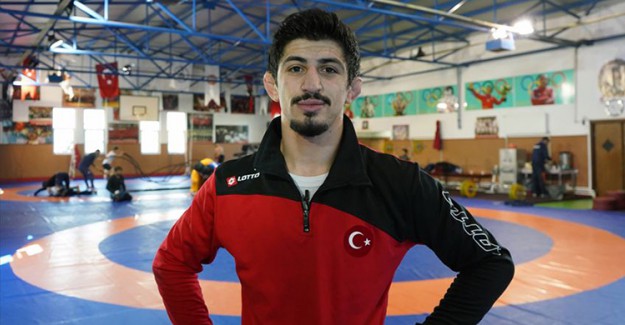 Milli Güreşçi Kerem Kamal, Dünya Şampiyonu Oldu