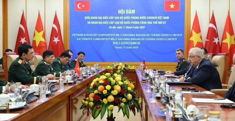Milli Savunma Bakanı Yaşar Güler'in Vietnam Ziyareti