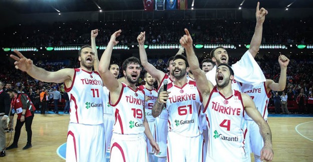 Milli Takım Finaller İçin Parkeye Çıkıyor!