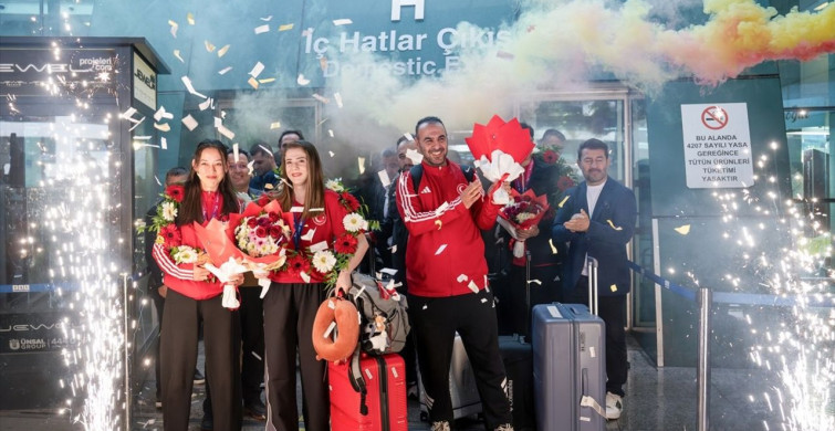 Milli Tekvandocuların Dünya Şampiyonu Sevinci