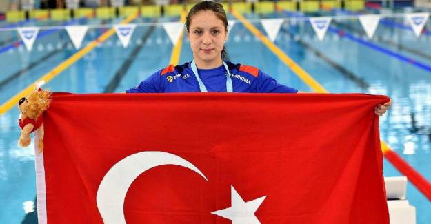 Milli Yüzücümüz Merve Tuncel Dünya Rekoru Kırdı