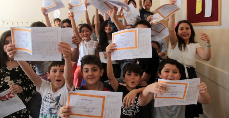 Milyonlarca öğrencinin karne sevinci başladı! Karneler ne zaman verilecek? İkinci dönem ne zaman başlayacak? İşte detaylar..