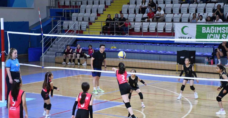 Mini kızlar voleybol müsabakaları sona erdi