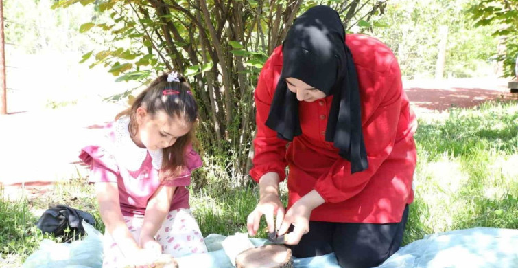 Minik Eller Toprağa Dokundu: Çiçek Dikimi Etkinliği