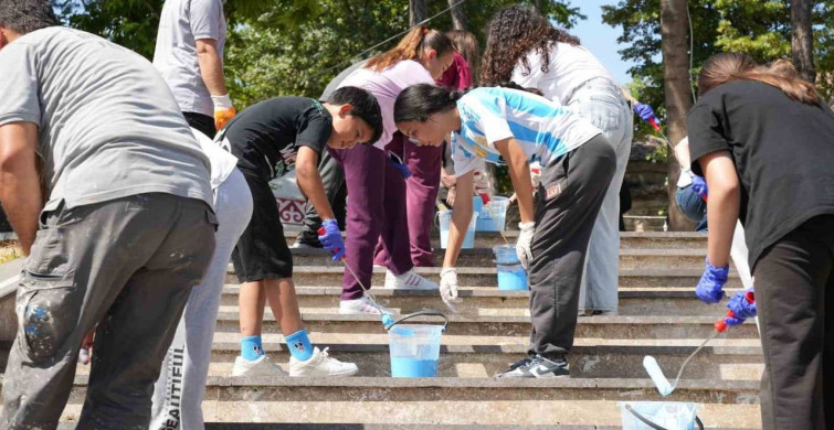 Minik ellerden Babasultan Parkı’na renkli dokunuş