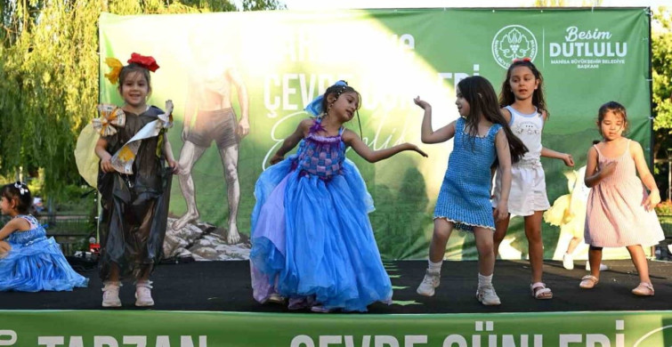 Minik Ellerle Sanat: Atıktan Modaya Defile