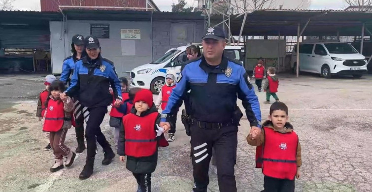 Minik Öğrenciler Emniyet Teşkilatını Ziyaret Etti