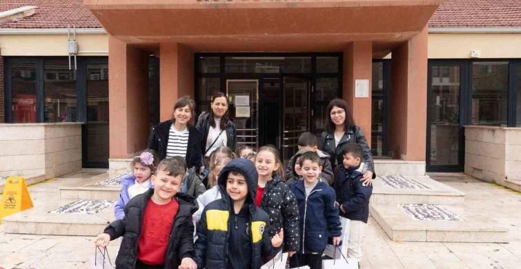 Minik Öğrenciler Kütüphane Haftasında Kitaplarla Buluştu