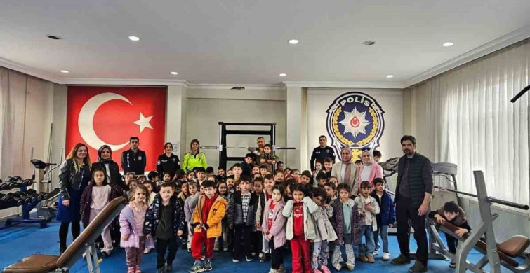 Minik Öğrenciler Polislik Mesleğini Öğrendi