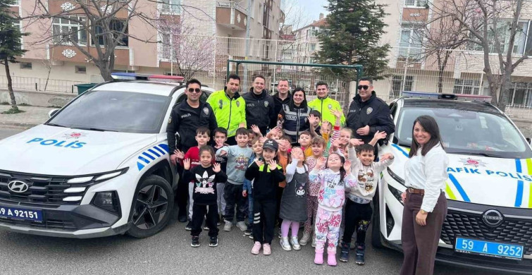 Minik Öğrenciler Polislik Mesleğini Öğreniyor