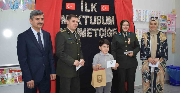 Minik Öğrencilerden Mehmetçik'e Duygu Dolu Mektuplar