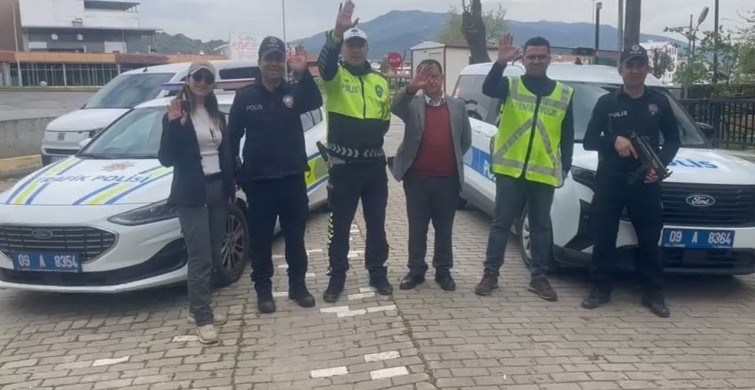 Minik Öğrencilerden Polislere Anlamlı Kutlama