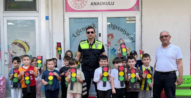 Minik Öğrencilere Trafik Eğitimi