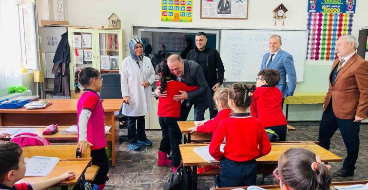 Minik Öğrencinin Mektubu Kaymakamı Sınıfa Getirdi