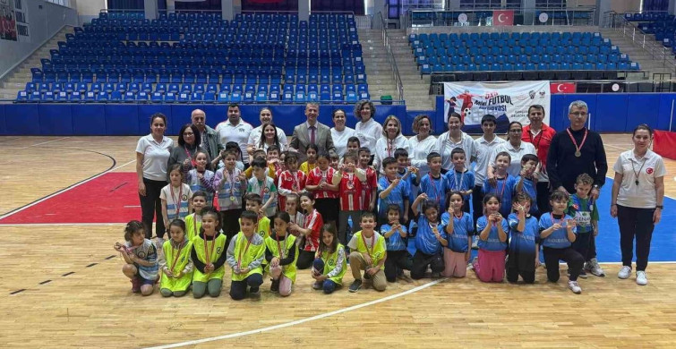 Minik Sporcular Efeler'de Yarıştı