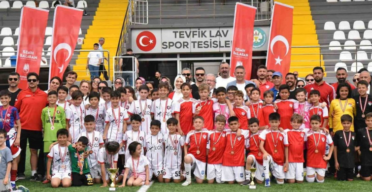 Minikler 19 Mayıs Coşkusunu Futbol ile Yaşattı