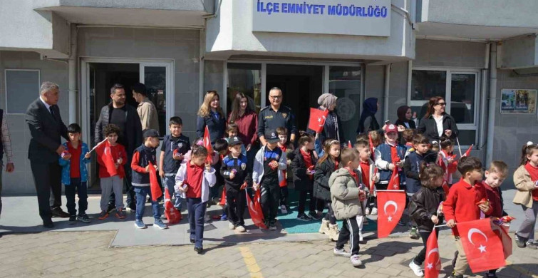 Minikler Emniyette Polis Haftası'nı Kutladı