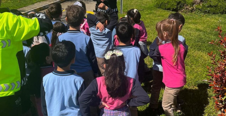 Minikler Trafik Güvenliğini Eğlenerek Öğreniyor