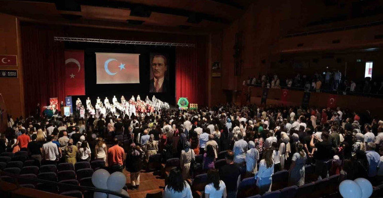 Minikler yıl sonu gösterisinde hünerlerini sergiledi