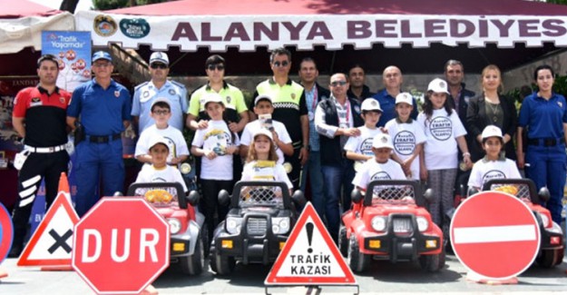 Minikler'den Büyüklere Trafik Eğitimi