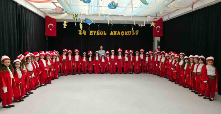 Miniklerden Etkileyici Mehteran Gösterisi