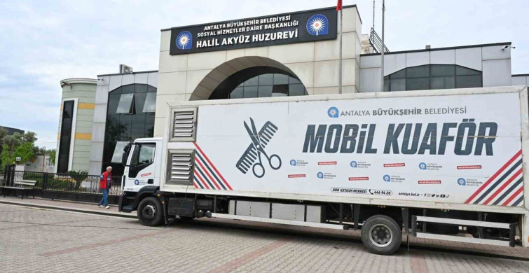 Mobil Kuaför'den Bayram Öncesi Huzurevi Sakinlerine Tıraş Hizmeti