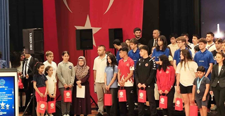 Mollabey Ortaokulu öğrencilerine Türkiye dereceleri için ödül