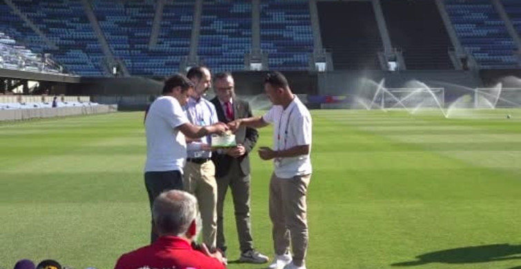 Montella'ya basın mensuplarından doğum günü sürprizi