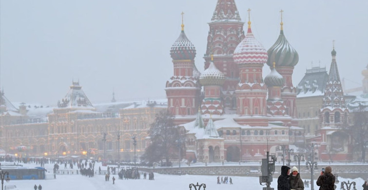 Moskova'da Etkili Kar Yağışı Hayatı Olumsuz Etkiledi
