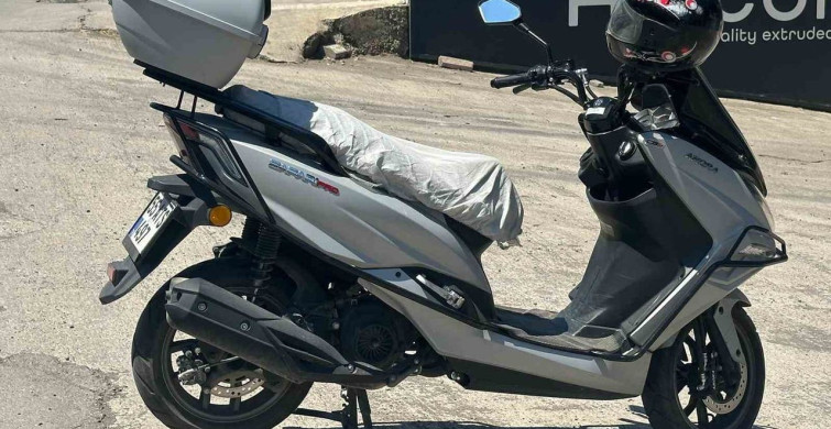 Motosiklet ile iş makinesi taşıyan tır çarpıştı: 1 yaralı