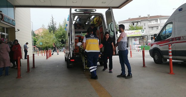 Motosiklet Üzerinde Kaza Yapan 2 Kişi Ölümden Döndü