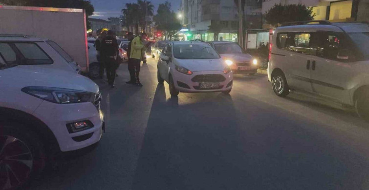 Motosikletli Kaza Geçirdi: Park Halindeki Aracın Kapısı