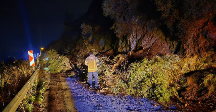 Mudanya-Altıntaş Sahil Yolunda Toprak Kayması Çalışmaları Devam Ediyor