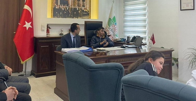 Mudurnu'da Özel Çocuklar Protokol Koltuklarını Devraldı