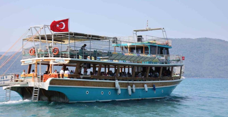 Muğla Büyükşehir Belediyesi, şehit aileleri ve gaziler için tekne gezisi düzenledi