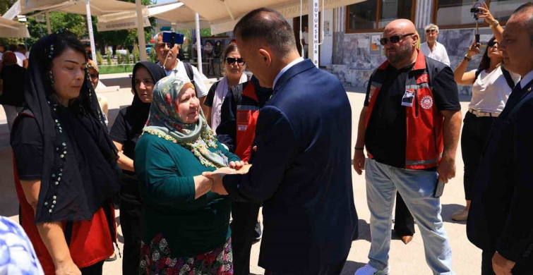 Muğla valisi akbıyık, şehit babasını son yolculuğuna uğurladı